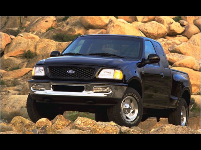 BUY FORD F150 2001 LARIAT, Autocash Staging
